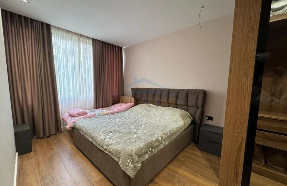Tirane, shitet apartament 2+1 Kati 2, 107 m² 155.000 € (fresku)