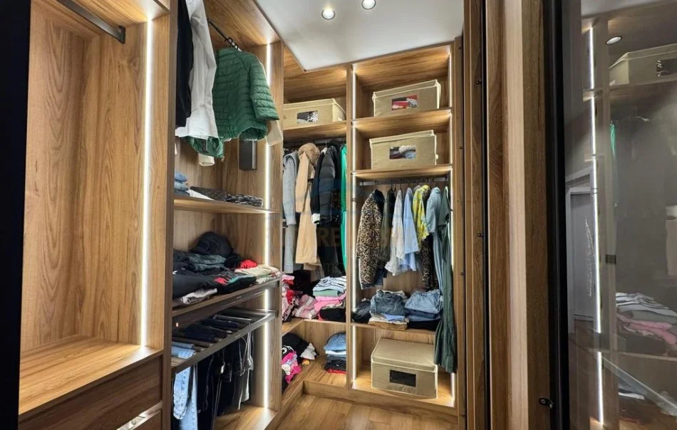 Tirane, shitet apartament 2+1 Kati 2, 107 m² 155.000 € (fresku)