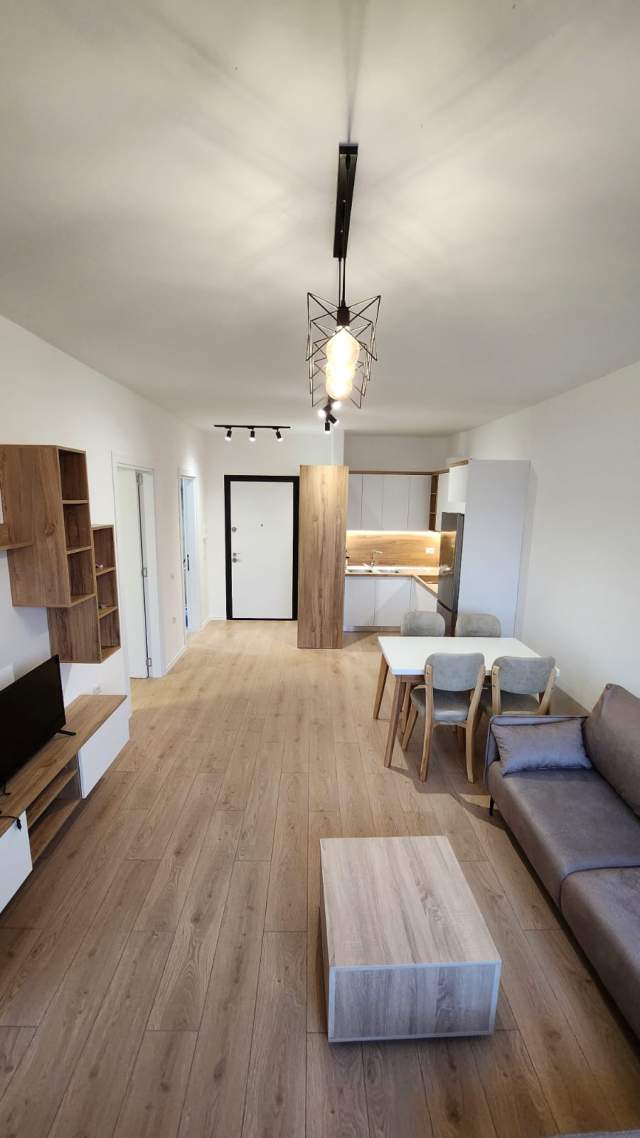 Tirane, jepet me qera apartament 1+1+BLK Kati 8, 65 m² 350 Euro (3 deshmoret)
