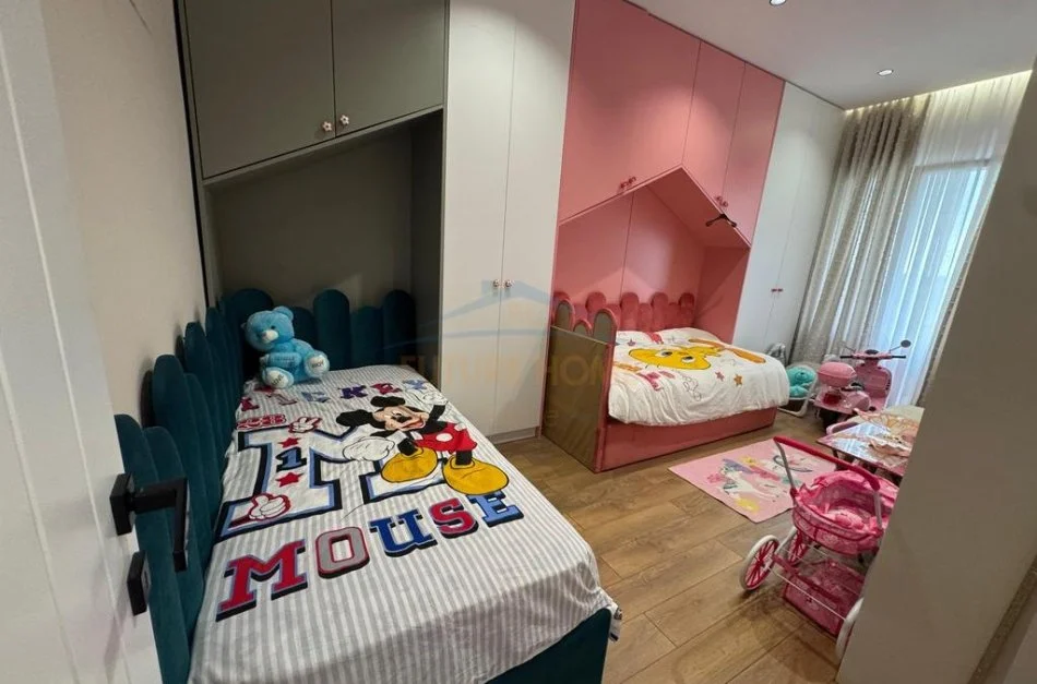 Tirane, shitet apartament 2+1 Kati 2, 107 m² 155.000 € (fresku)