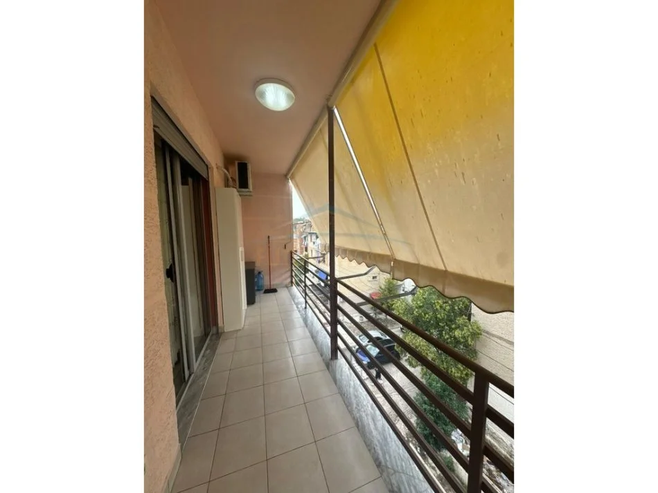 Tirane, jepet me qera apartament 1+1 Kati 4, 49 m² 400 € (KOMBINAT)