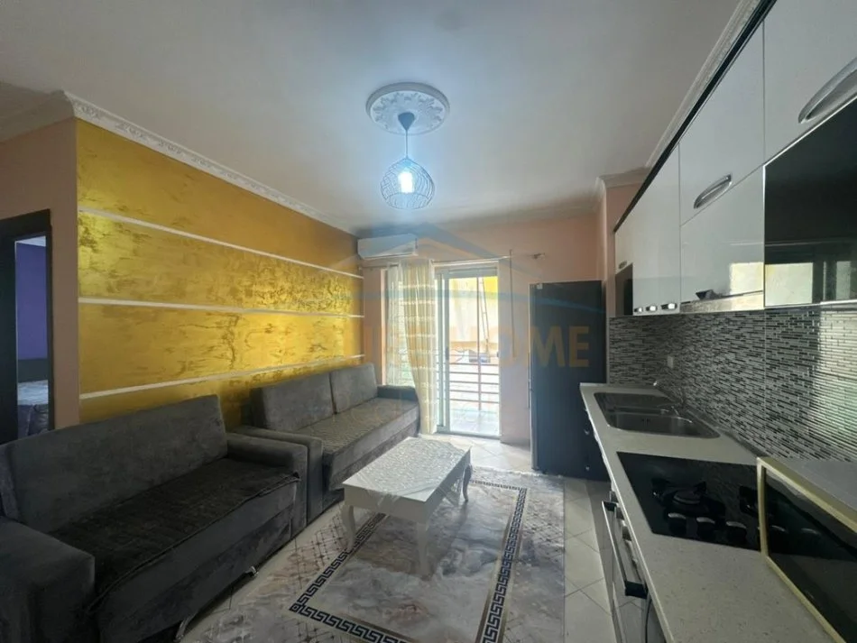 Tirane, jepet me qera apartament 1+1 Kati 4, 49 m² 400 € (KOMBINAT)