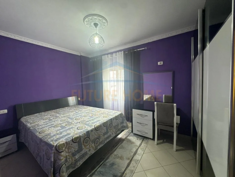 Tirane, jepet me qera apartament 1+1 Kati 4, 49 m² 400 € (KOMBINAT)