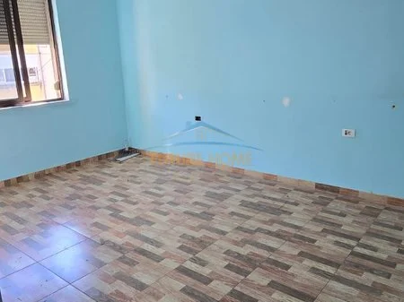 Shitet, Apartament 1+1, Rruga Kongresi i Lushnjes, Tirane. AREA58258