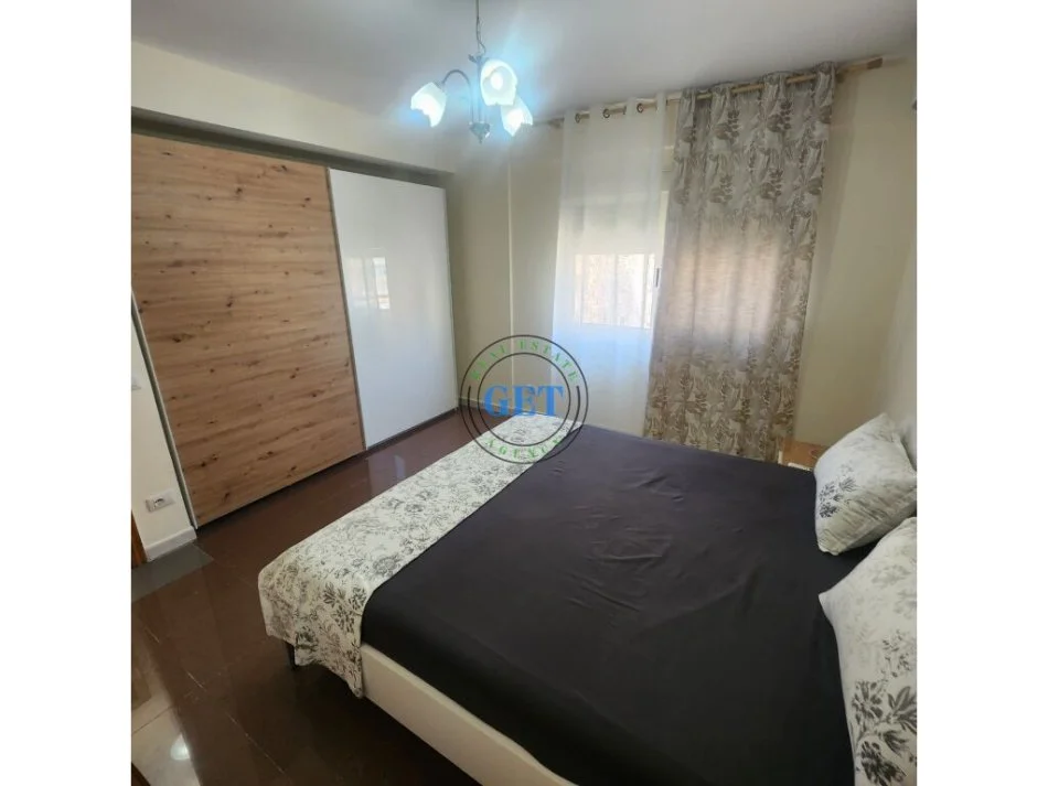 Durres, jepet me qera apartament 3+1 Kati 4, 165 m² 800 € (Vollga)