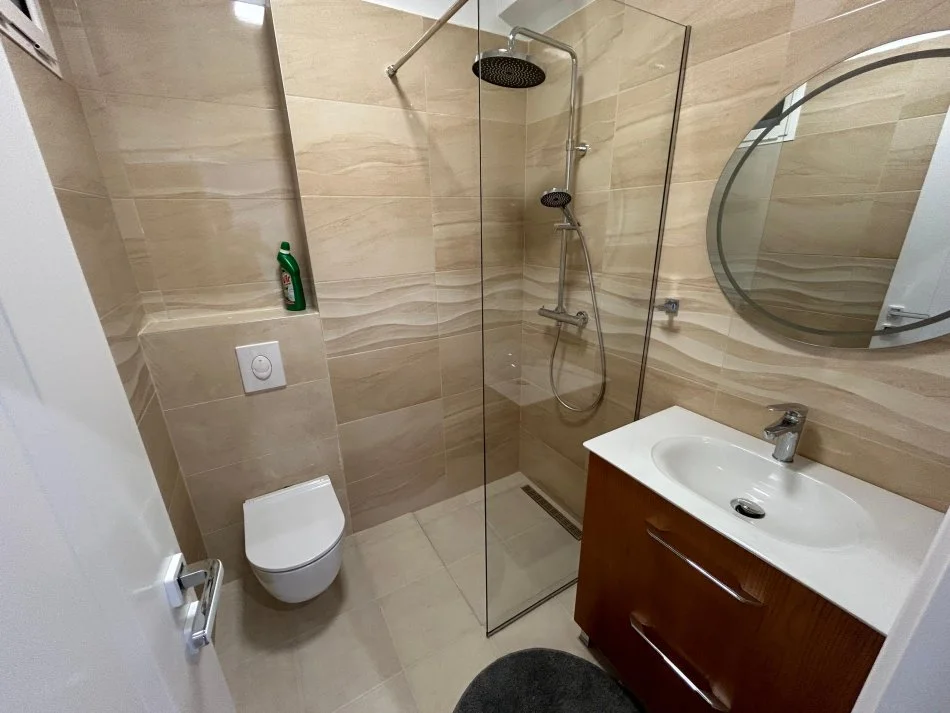 Tirane, jepet me qera apartament 2+1 Kati 8, 111 m² 750 € (Kompleksi milo 2000)