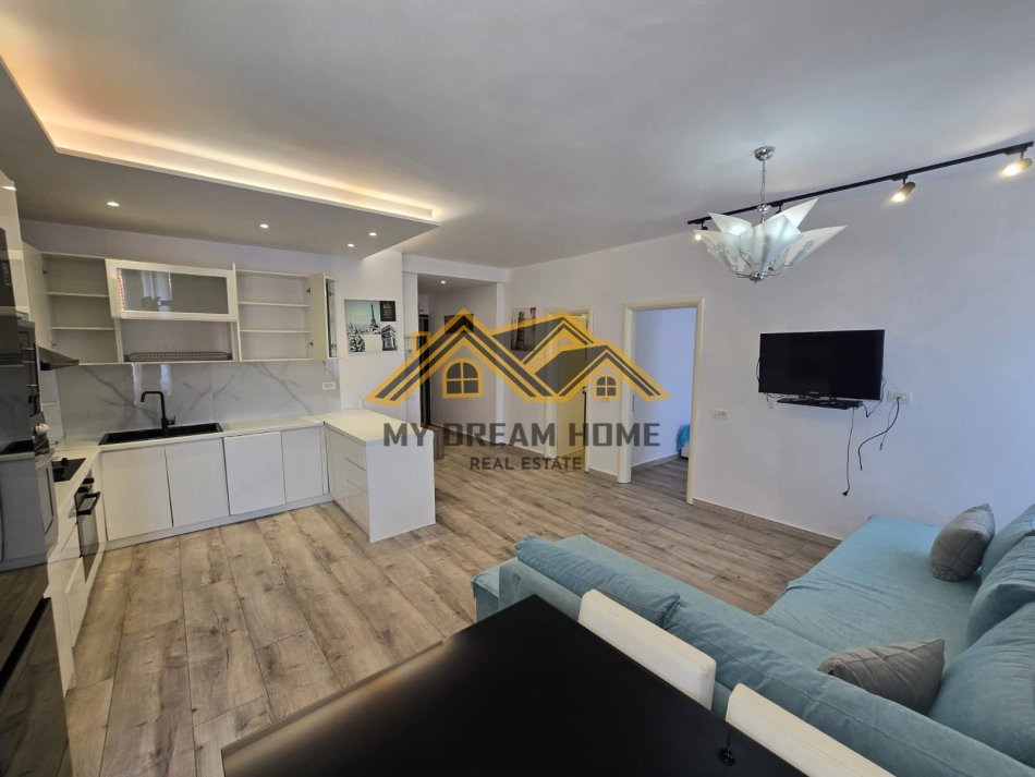 Durres, jepet me qera apartament 2+1 Kati 9, 90 m² 450 € (Plazh)