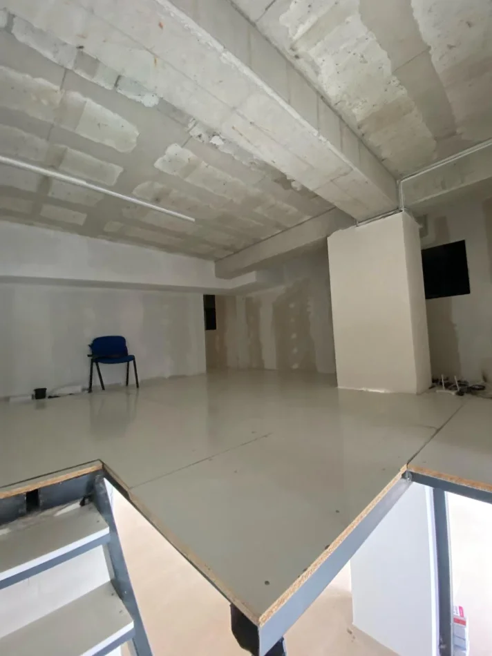 Tirane, shitet dyqan Kati 0, 122 m² (Rruga 5 Maji)