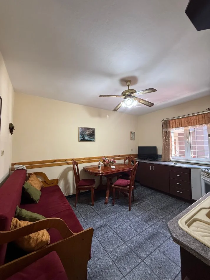 Tirane, jepet me qera apartament 3+1+Ballkon Kati 2, 93 m² 600 € 