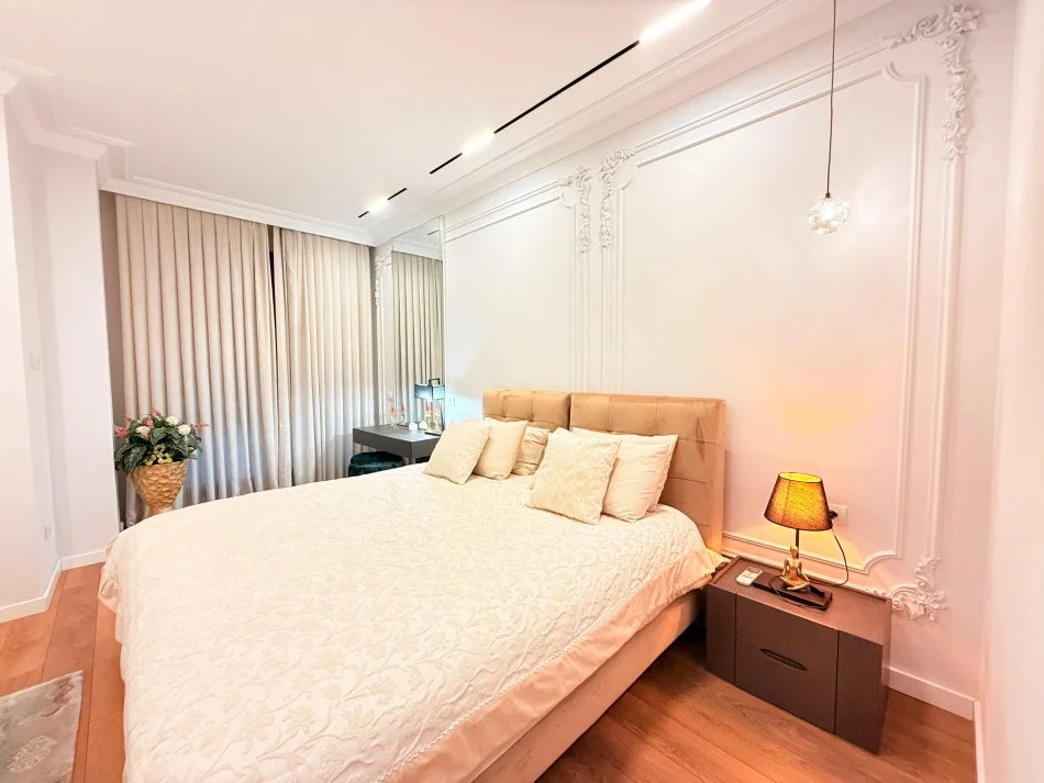 Tirane, jepet me qera apartament 2+1 Kati 3, 120 m² 1.500 € (Rruga e Barrikadave)