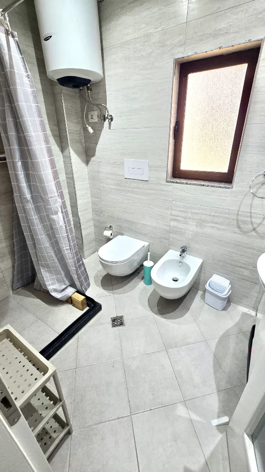 Tirane, jap me qera apartament 3+1+Ballkon Kati 2, 150 m² 700 € (Fuat Toptani)