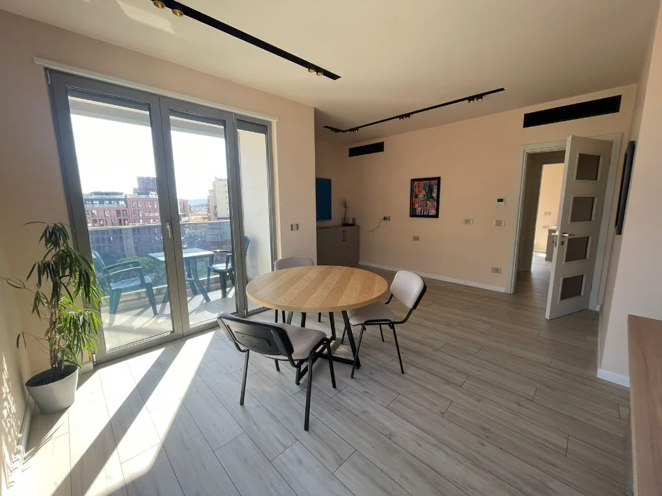 Tirane, jepet me qera zyre Kati 7, 101 m² 1.400 € (rruga e kavajes)