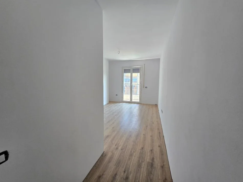 Tirane, shitet apartament 1+1+Ballkon Kati 1, 84 m² 104.563 € (Paskuqan)