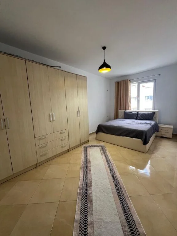 Tirane, jepet me qera apartament 1+1+Ballkon Kati 6, 70 m² 450 € (ASTIR)