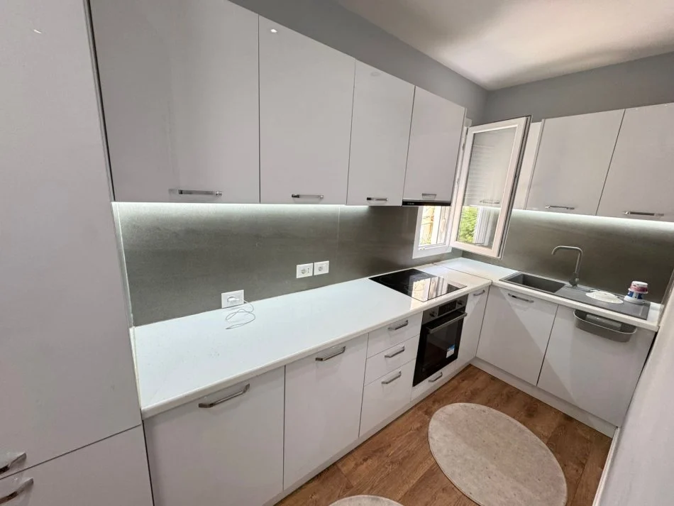 Tirane, jepet me qera 2+1 Kati 2, 100 m² 690 € (Prane Kompleksit Magnet, Rruga Frosina Plaku)