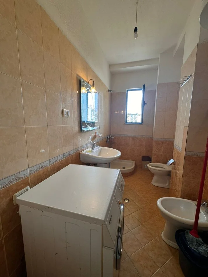 Durres, jepet me qera apartament 2+1 Kati 2, 90 m² 300 € (Golem)