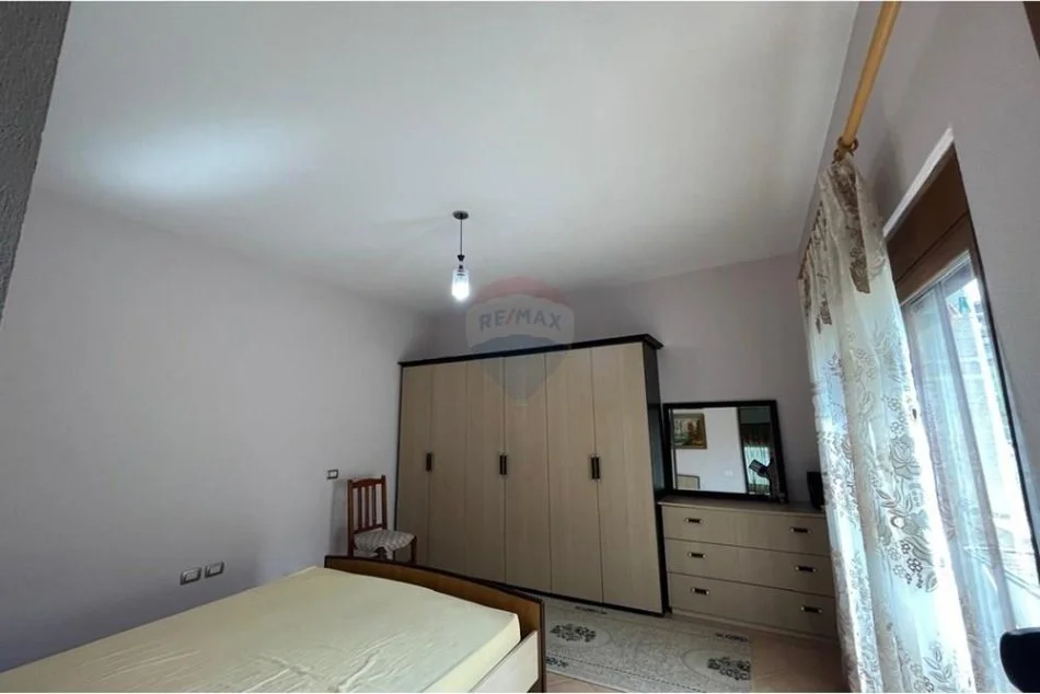 Tirane, jepet me qera , 60 m² 350 € (Rruga Vace Yela)