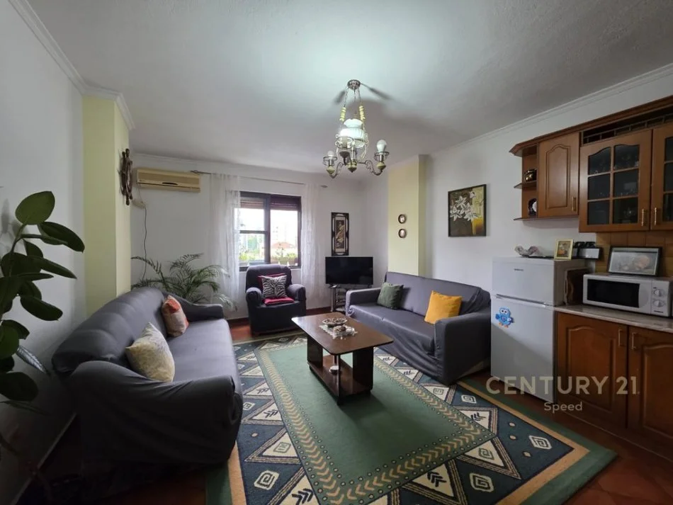 Tirane, jepet me qera apartament 2+1 Kati 4, 70 m² 450 € (5 Maji)