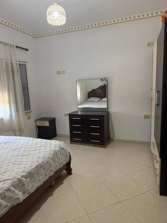 Tirane, jepet me qera Vile 2+1 Kati 0, 150 m² 350 €