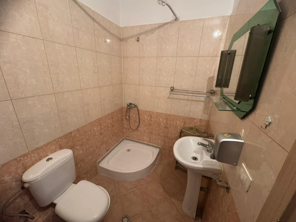 Tirane, jepet me qera apartament 2+1+Ballkon Kati 2, 124 m² 500 € (ASTIR)
