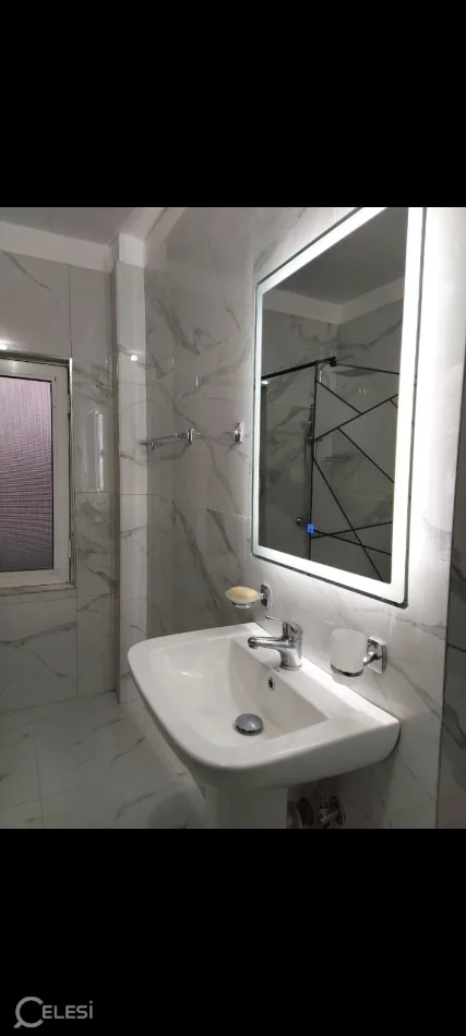 Tirane, jepet me qera apartament 1+1+Ballkon Kati 5, 60 m² 420 € (ALI DEMI)