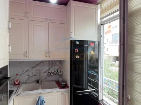 Shitet Apartament 1+1 Prane Eleonores, Kodra e Diellit, Tirane.