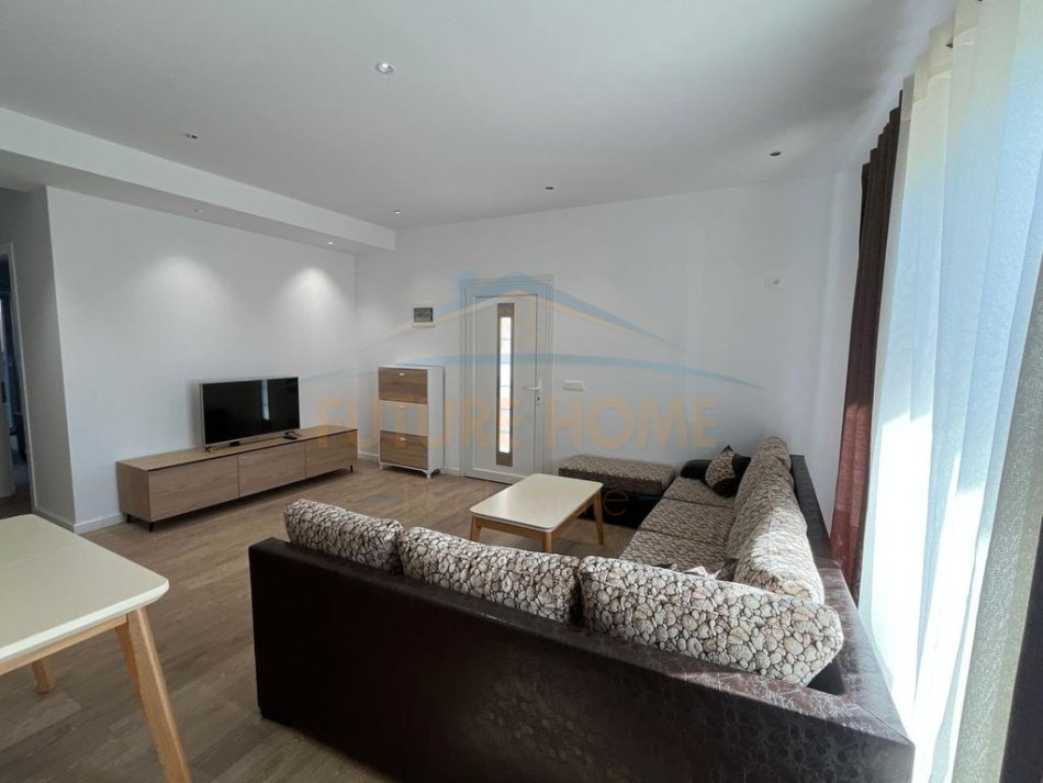 Tirane, jepet me qera apartament 2+1 , 75 m² 500 € 