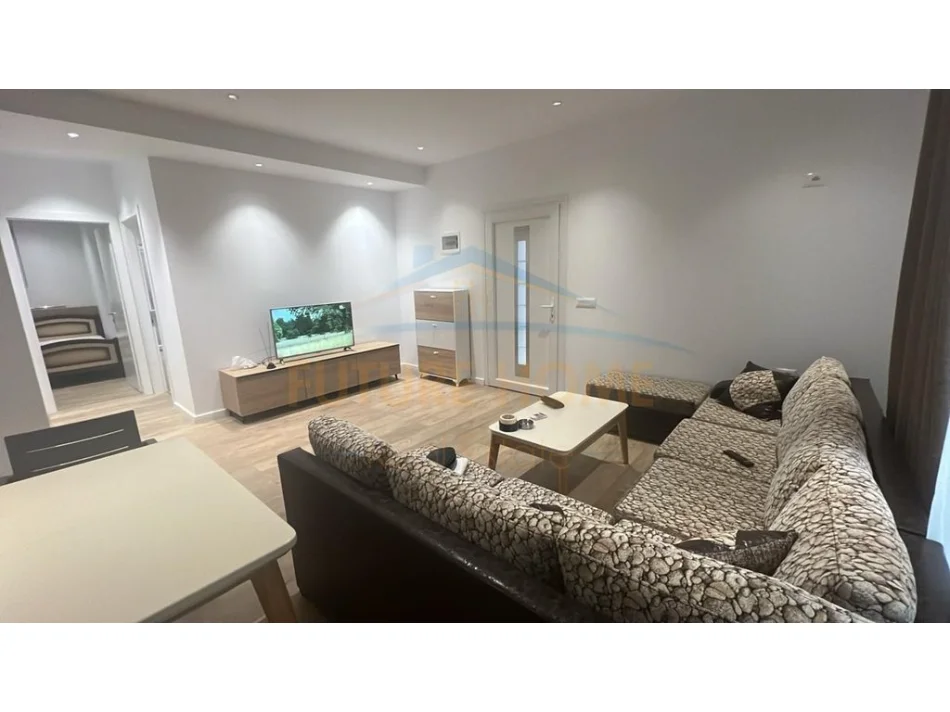 Tirane, jepet me qera apartament 2+1 Kati 7, 90 m² 700 € (5 Maji)