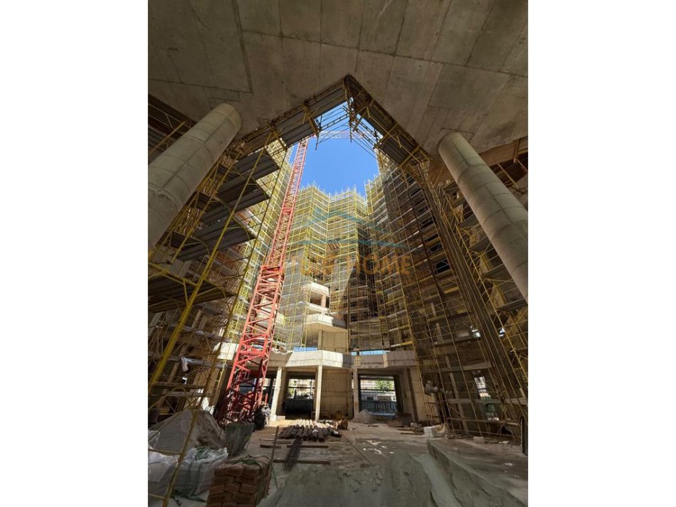 Tirane, shes ambjent biznesi Kati 0, 86 m² 388.000 € (Colonnade Building, Rruga Dritan Hoxha)