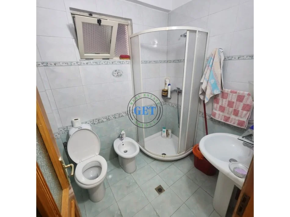 Durres, jepet me qera apartament 3+1 Kati 4, 165 m² 800 € (Vollga)