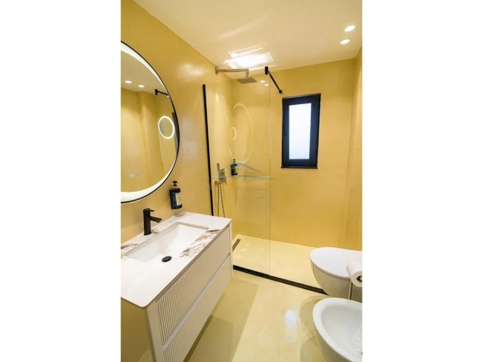 Tirane, jepet me qera apartament 1+1 Kati 4, 75 m² 650 € (RRUGA E DURRESIT)