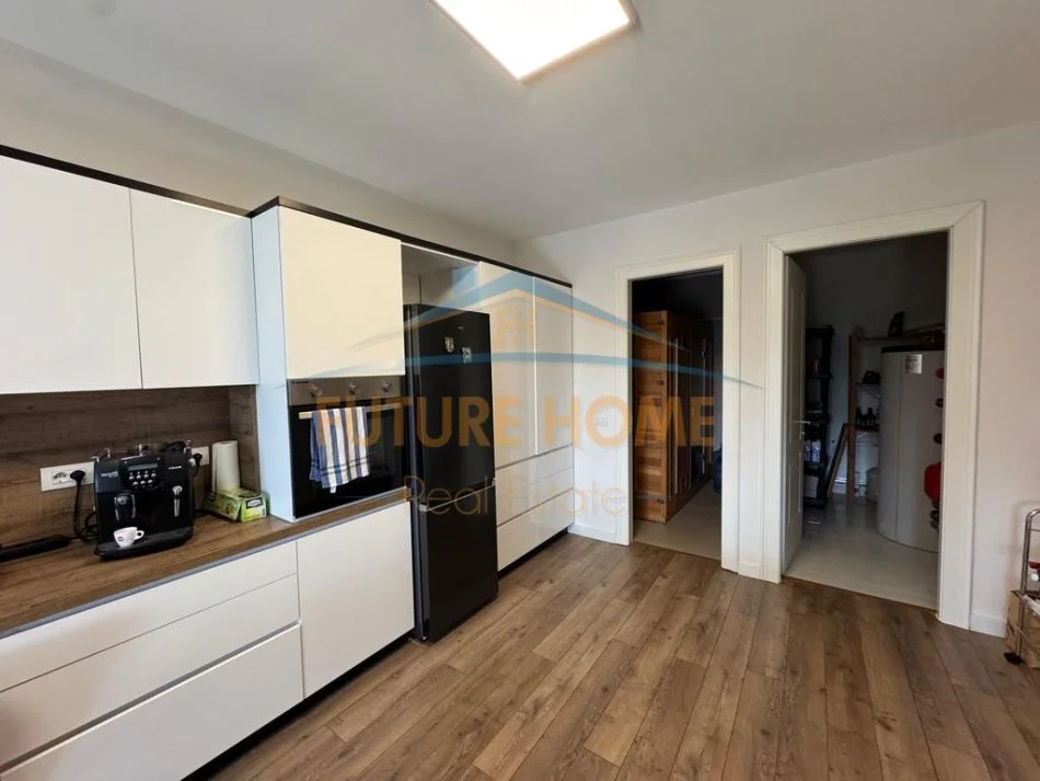 Tirane, shitet Vile 4 Katshe Kati 1, 383 m² 630.000 € (Metatron Resort, Farke)