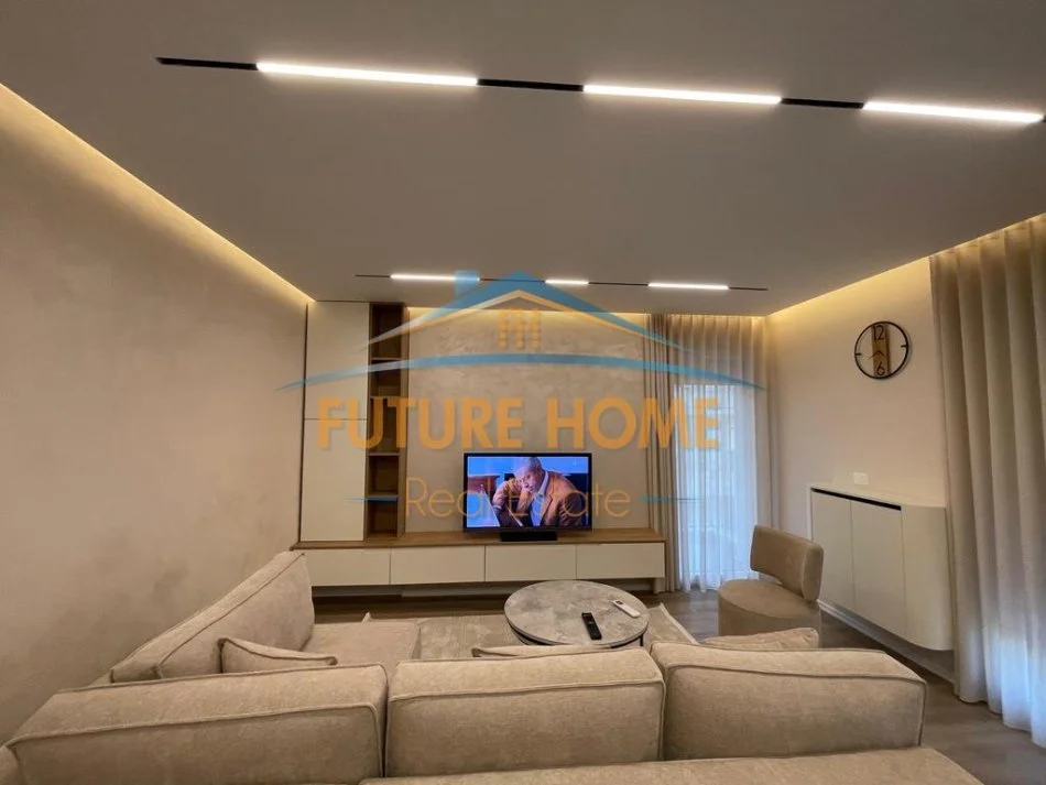 Tirane, jepet me qera apartament 1+1+Ballkon Kati 1, 75 m² 650 € (XHAMLLIKU)