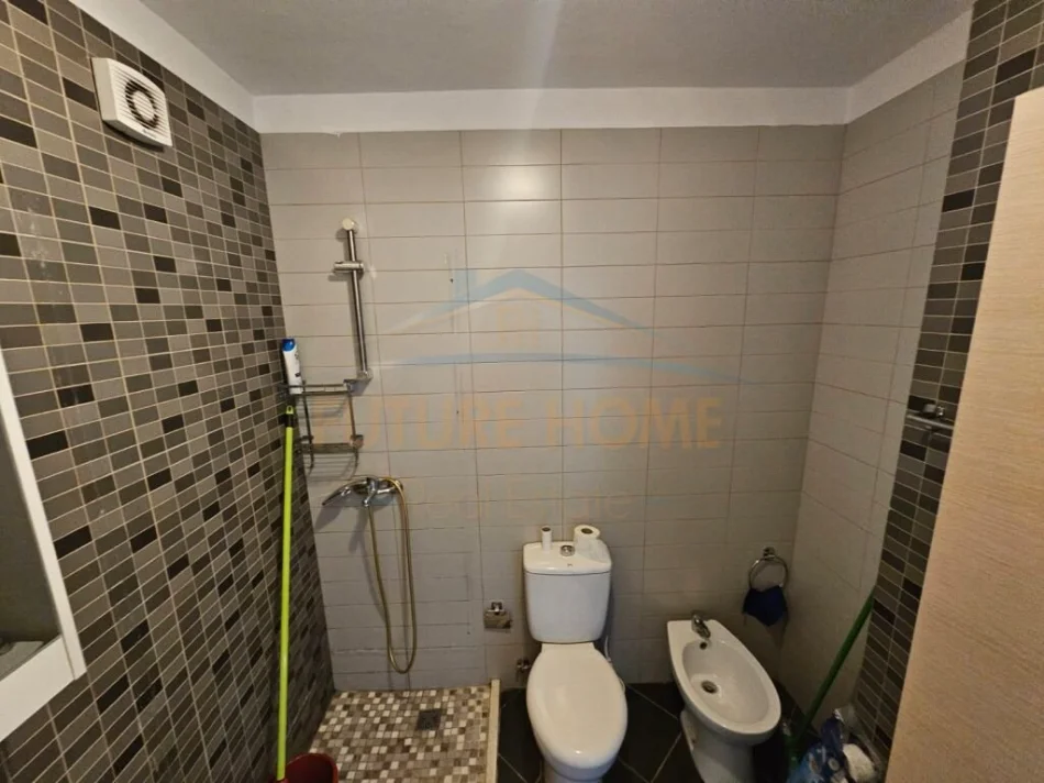 JEPET ME QERA APARTAMENT 2+1 , KOMPLEKSI KONTAKT , 21 DHJETORI