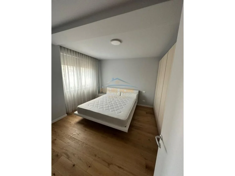 Tirane, jepet me qera apartament 1+1 Kati 4, 84 m² 1.000 € 