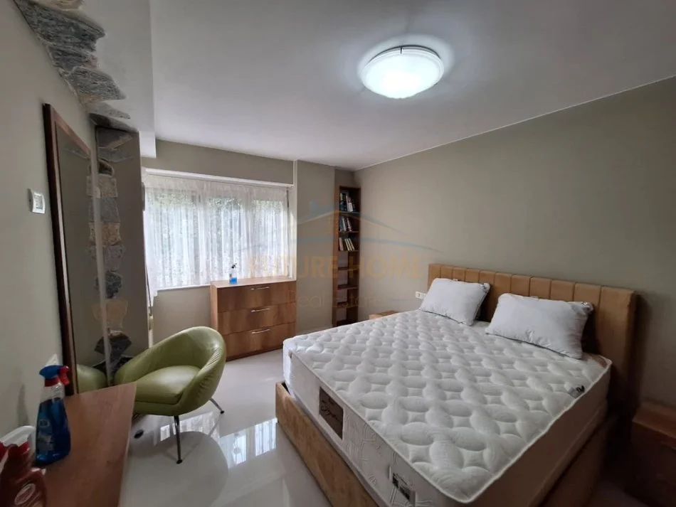 Tirane, jepet me qera apartament 2+1+Ballkon Kati 2, 70 m² 800 € 