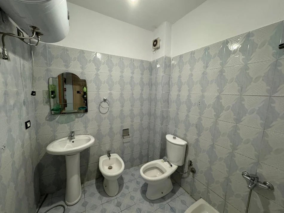 Durres, shitet 1+1 Kati 4, 40 m² 53.000 € (Mali robit)