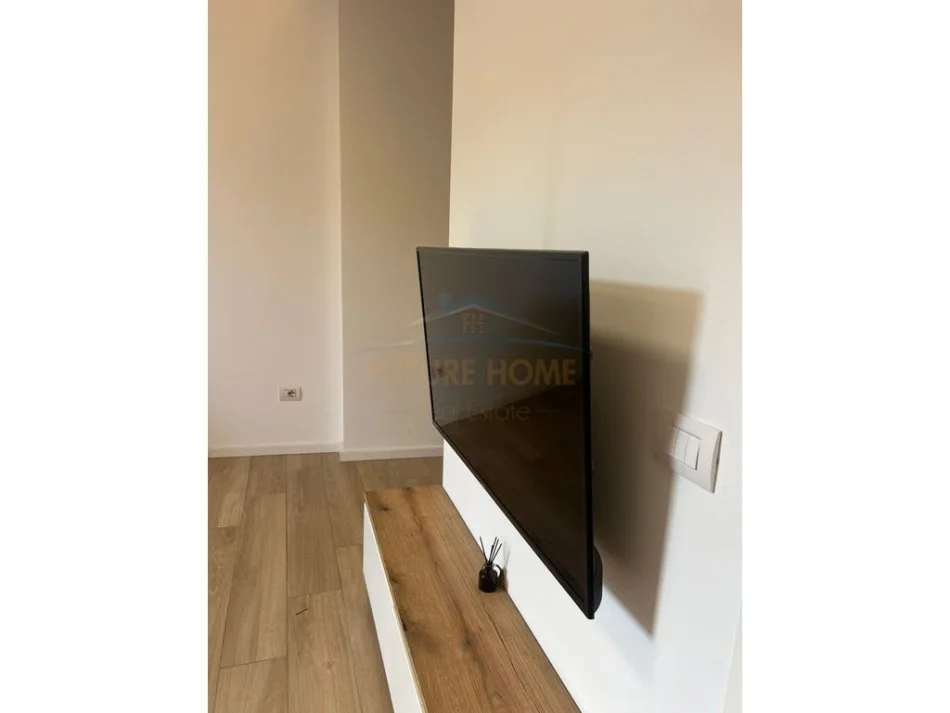 Tirane, jepet me qera apartament 1+1 Kati 2, 65 m² 500 € (ISH PARKU)