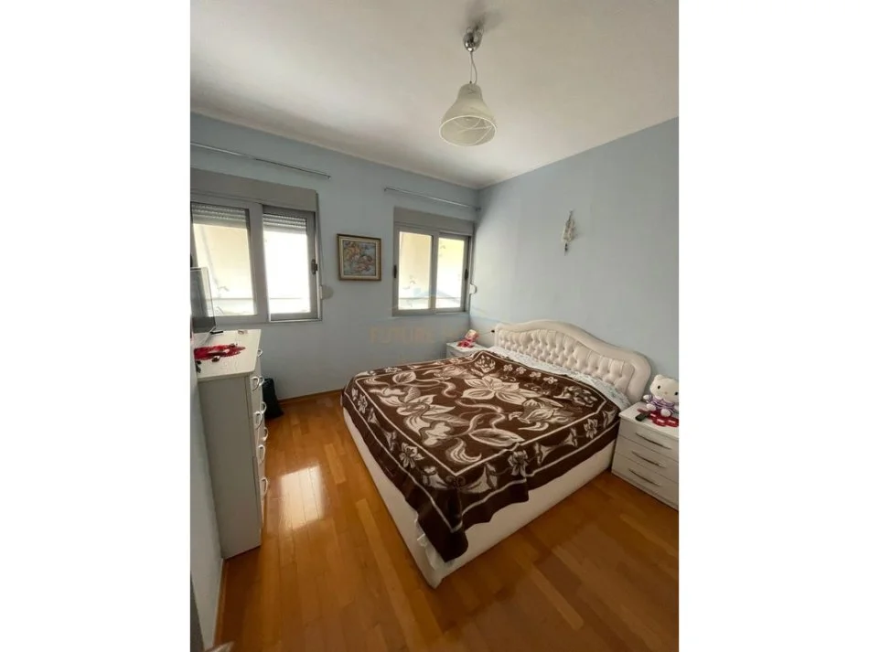 Tirane, shitet apartament 2+1+Ballkon Kati 4, 97 m² 175.000 € (kodra e diellit)