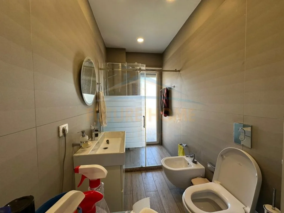 Tirane, shitet apartament 3+1 Kati 4, 181 m² 250000 euro (Fusha e Sportit, Laprake)