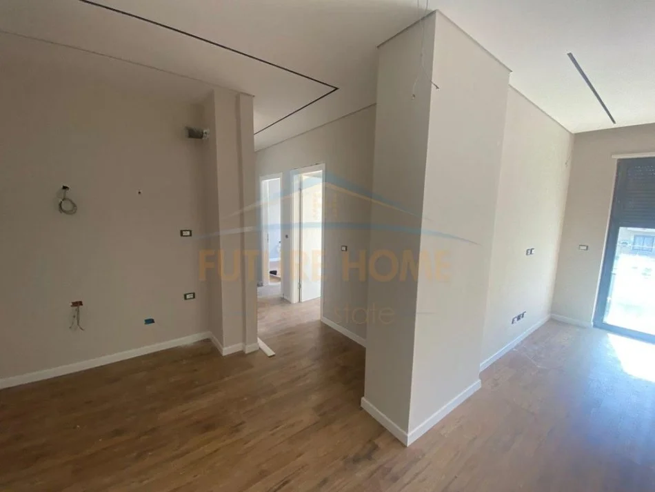Tirane, jepet me qera apartament 2+1 Kati 3, 100 m² 800 € 
