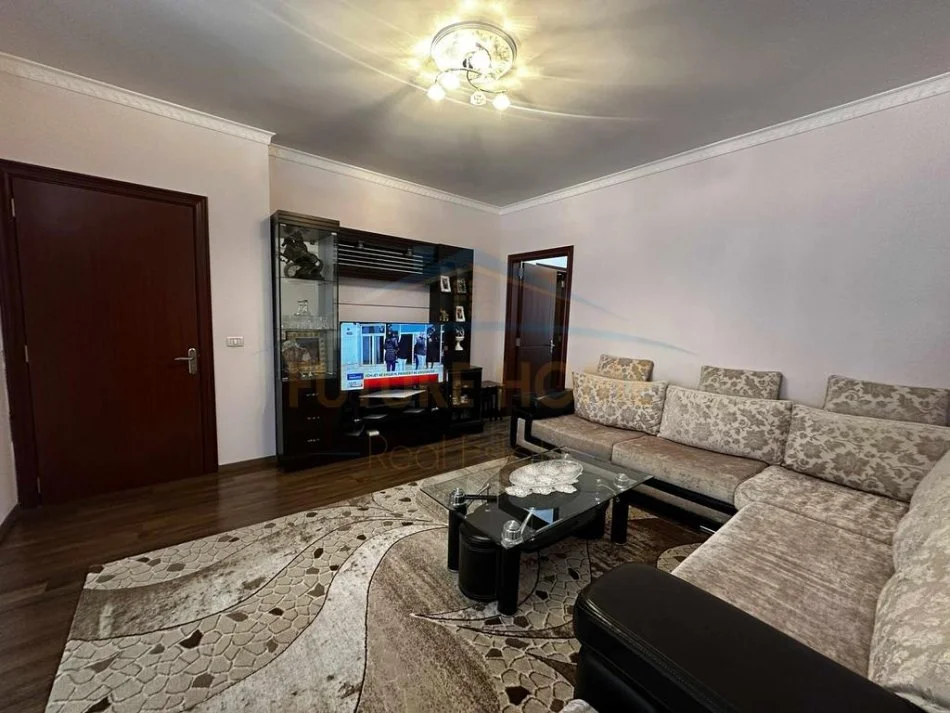 Tirane, shitet apartament 2+1+Ballkon Kati 7, 107 m² 165.000 € (Unaza e re)