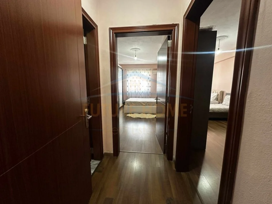 Shitet , Apartament 2+1+2 , në Unazën e Re, pranë Vilës L 163,000 €, UNA58387