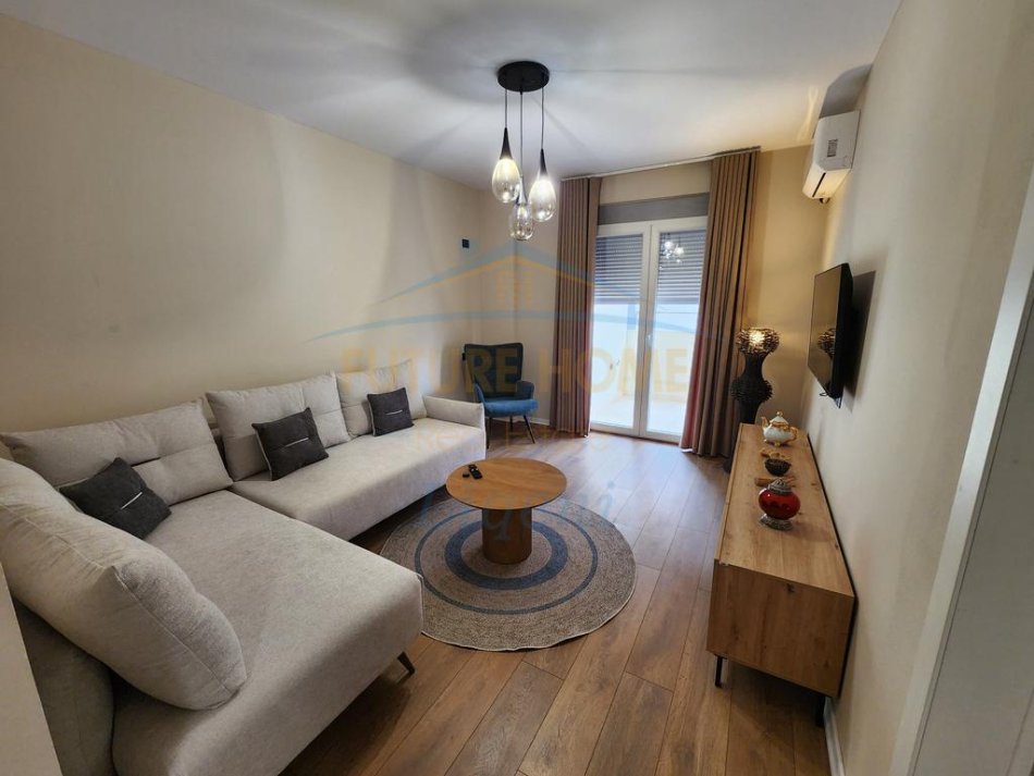 Tirane, jepet me qera apartament 1+1 Kati 5, 70 m² 700 € (LIQENI I THATE)