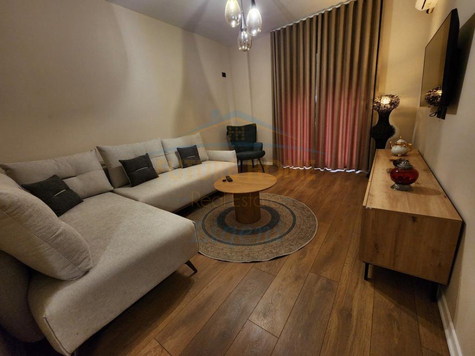 Tirane, jepet me qera apartament 1+1 Kati 5, 70 m² 700 € (LIQENI I THATE)
