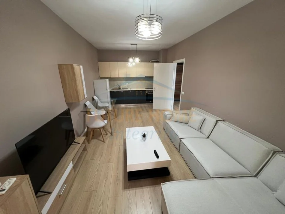 Tirane, jepet me qera apartament 1+1+Ballkon Kati 2, 60 m² 500 € 