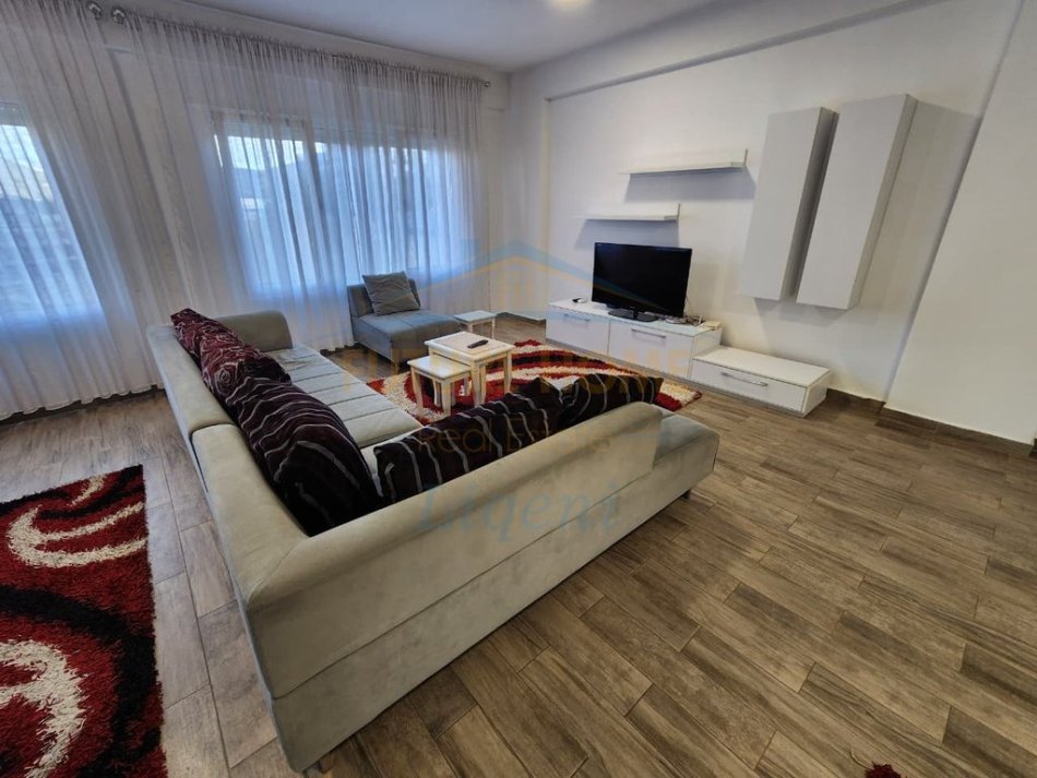 Tirane, jepet me qera apartament 2+1 Kati 2, 120 m² 650 € (KODRA E DIELLIT)