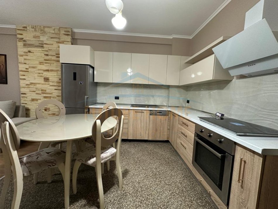 Tirane, shitet apartament 2+1 Kati 4, 94 m² 143.000 € (Unaza e Re)