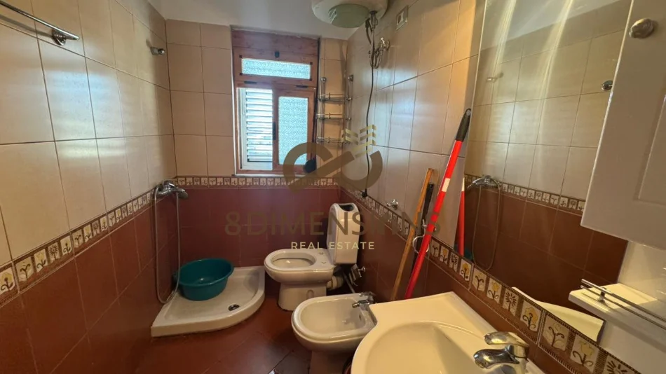 Tirane, jepet me qera apartament 1+1 Kati 2, 80 m² 500 € (don bosko) D8242A-94