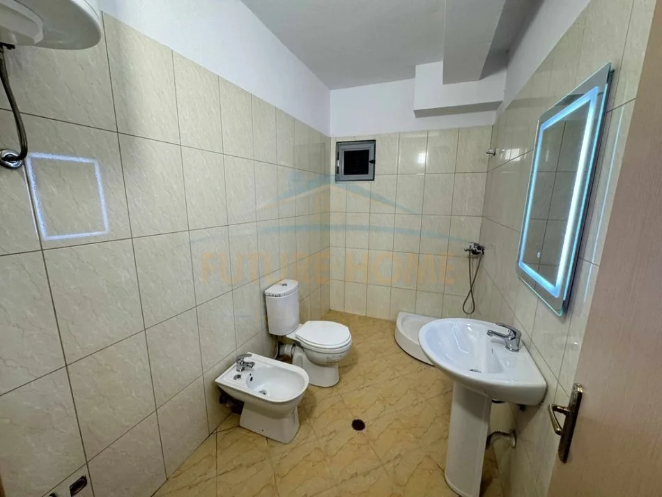 Tirane, shitet apartament 2+1+Ballkon Kati 5, 71 m² 125.000 € (Unaza e Re)